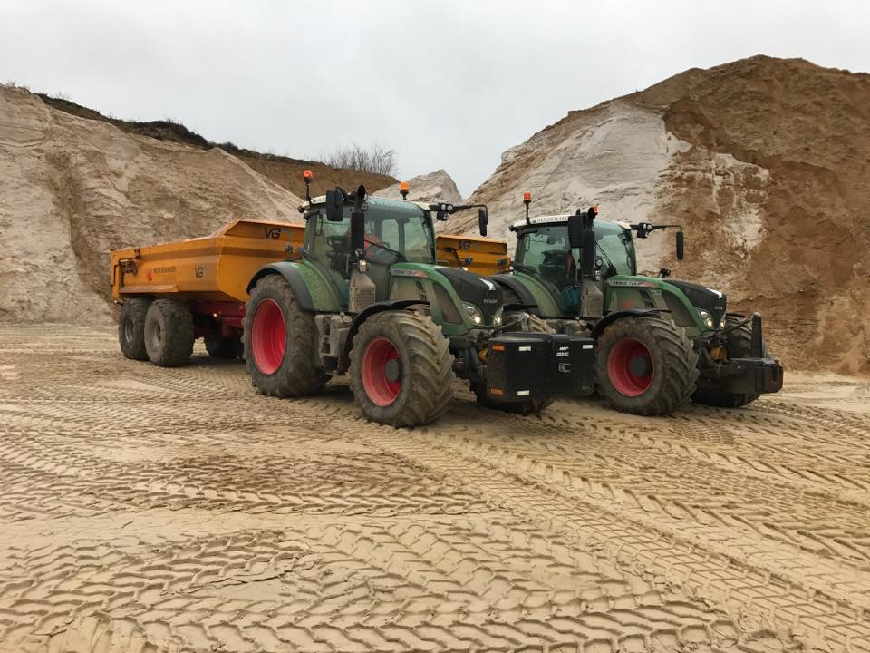 Tractor met grondkar