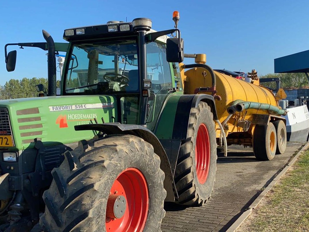 Tractor met waterton