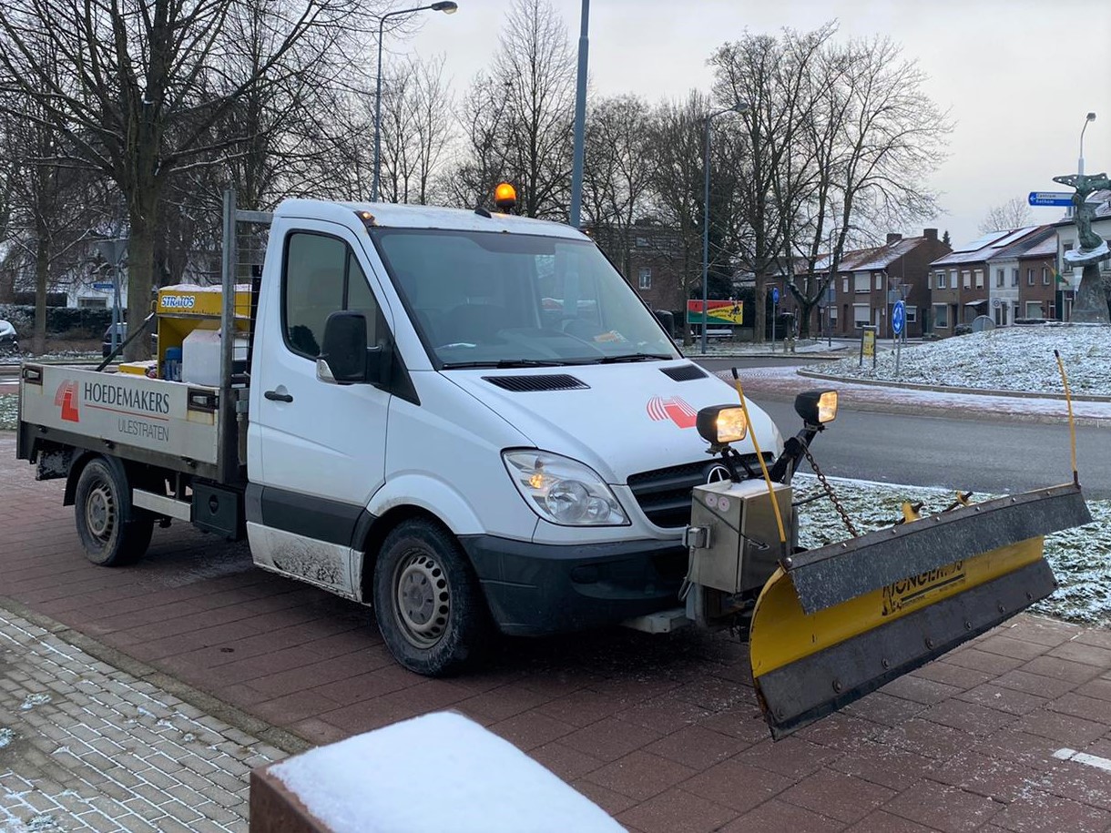 Zoutstooier met sneeuwschuif